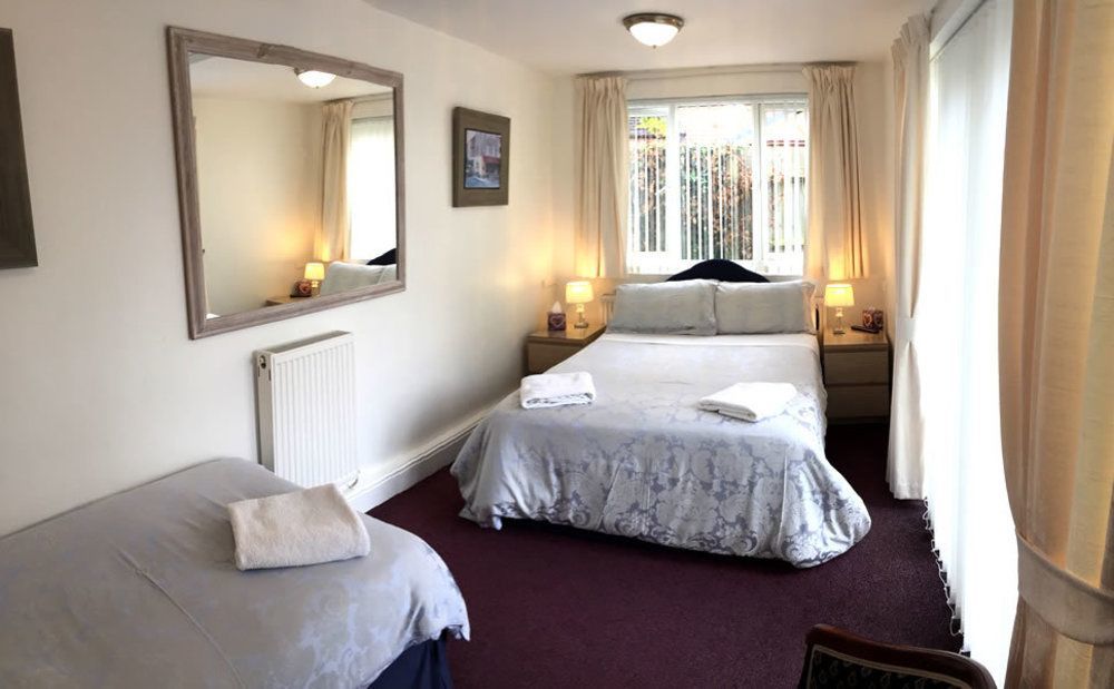 The Willows Stratford-upon-Avon Exterior photo